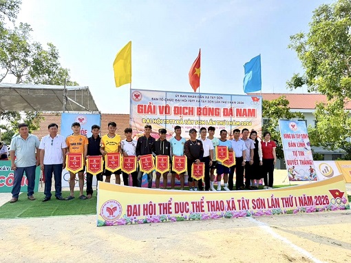 KHAI MẠC GIẢI VÔ ĐỊCH BÓNG ĐÁ NAM ĐẠI HỘI THỂ DỤC THỂ THAO XÃ TÂY SƠN LẦN THỨ I NĂM 2026