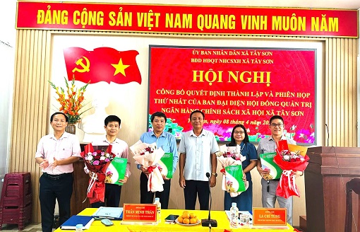 XÃ TÂY SƠN: CÔNG BỐ QUYẾT ĐỊNH THÀNH LẬP VÀ TỔ CHỨC PHIÊN HỌP THỨ NHẤT BAN ĐẠI DIỆN HĐQT NGÂN HÀNG CHÍNH SÁCH XÃ HỘI XÃ