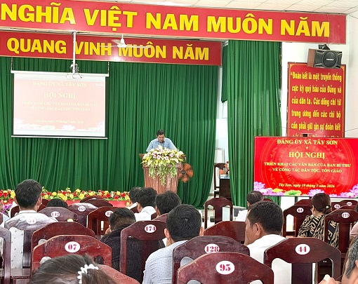 ĐẢNG ỦY XÃ TÂY SƠN TỔ CHỨC HỘI NGHỊ TRIỂN KHAI CÁC VĂN BẢN CỦA BAN BÍ THƯ VỀ CÔNG TÁC DÂN TỘC, TÔN GIÁO